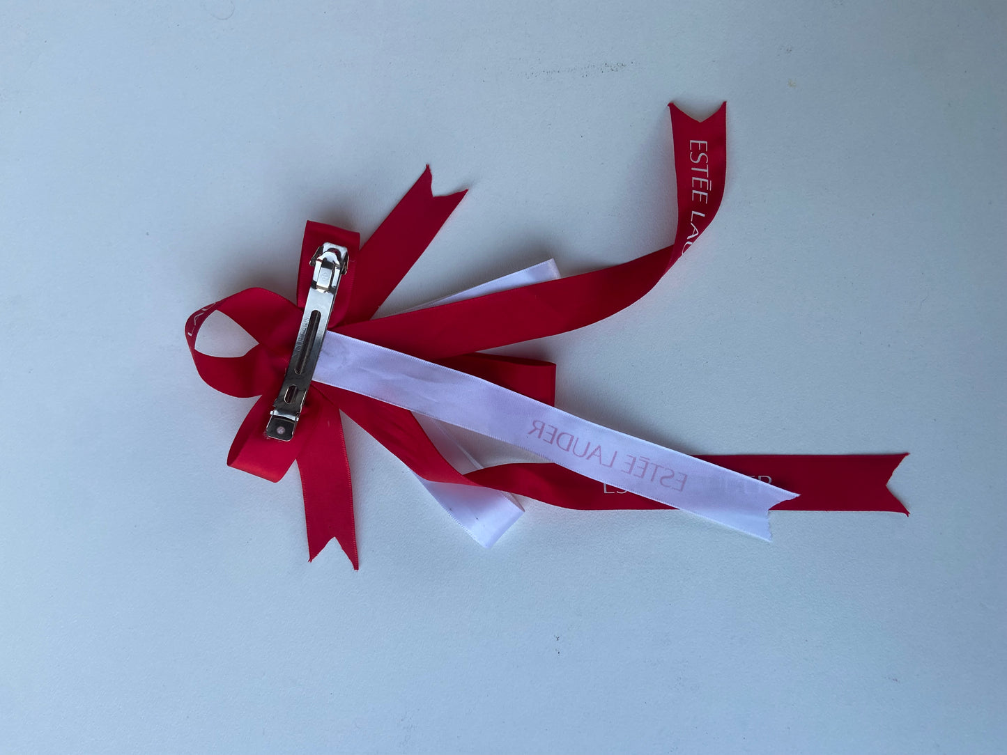 Estée Lauder hairclip