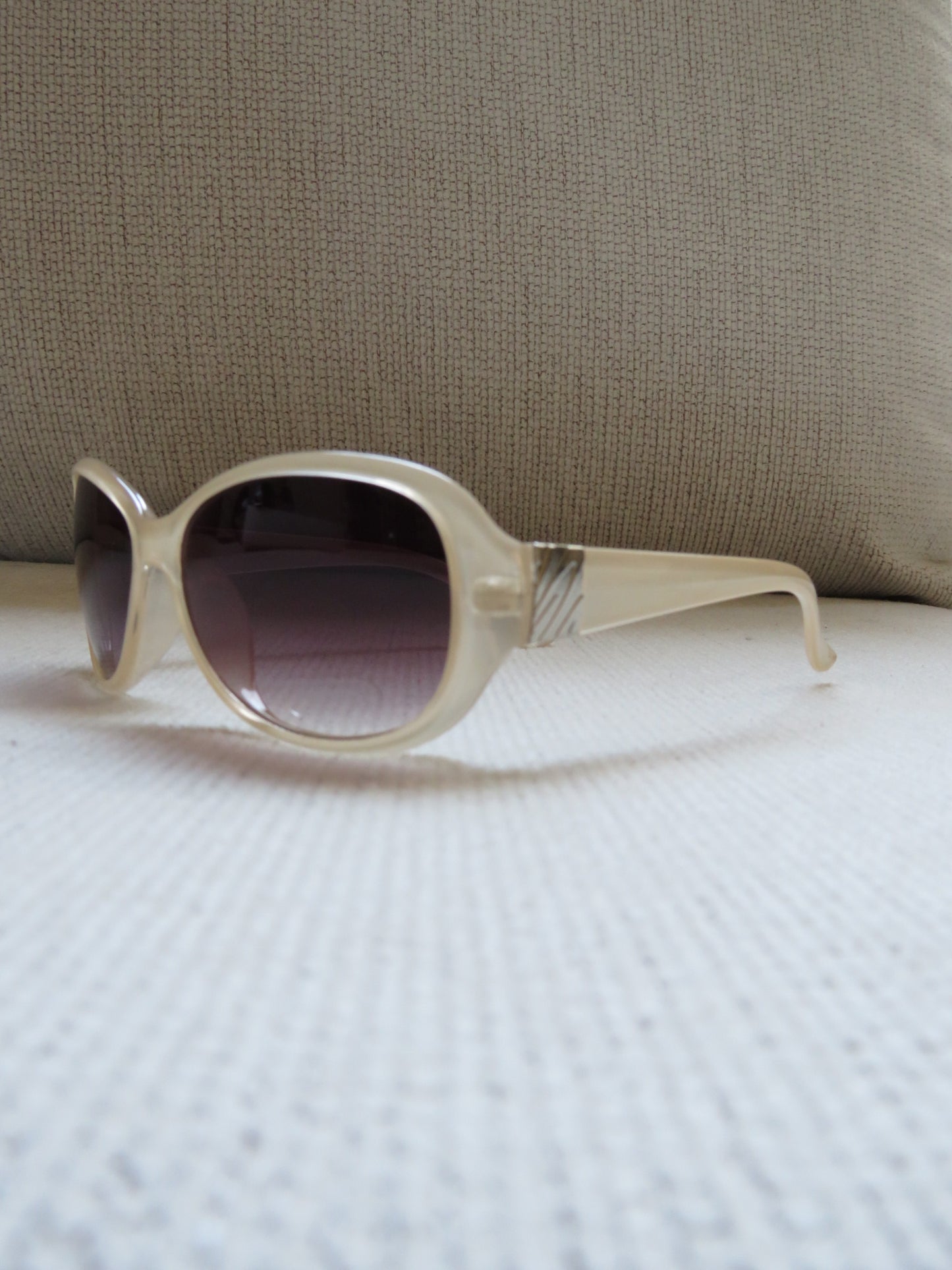 Earthy-tone Round Sunglasses