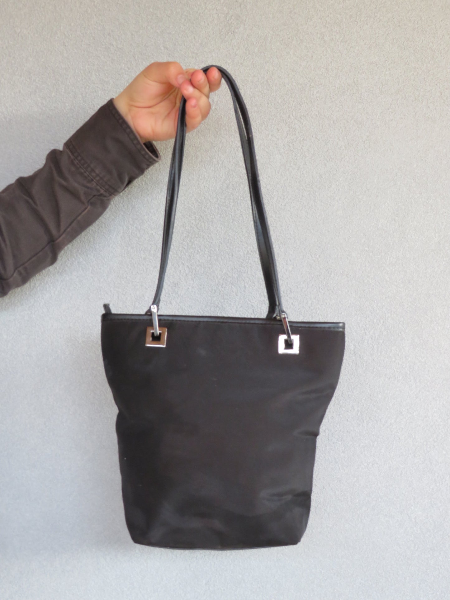 Women Strolling in the Street Bucket bag