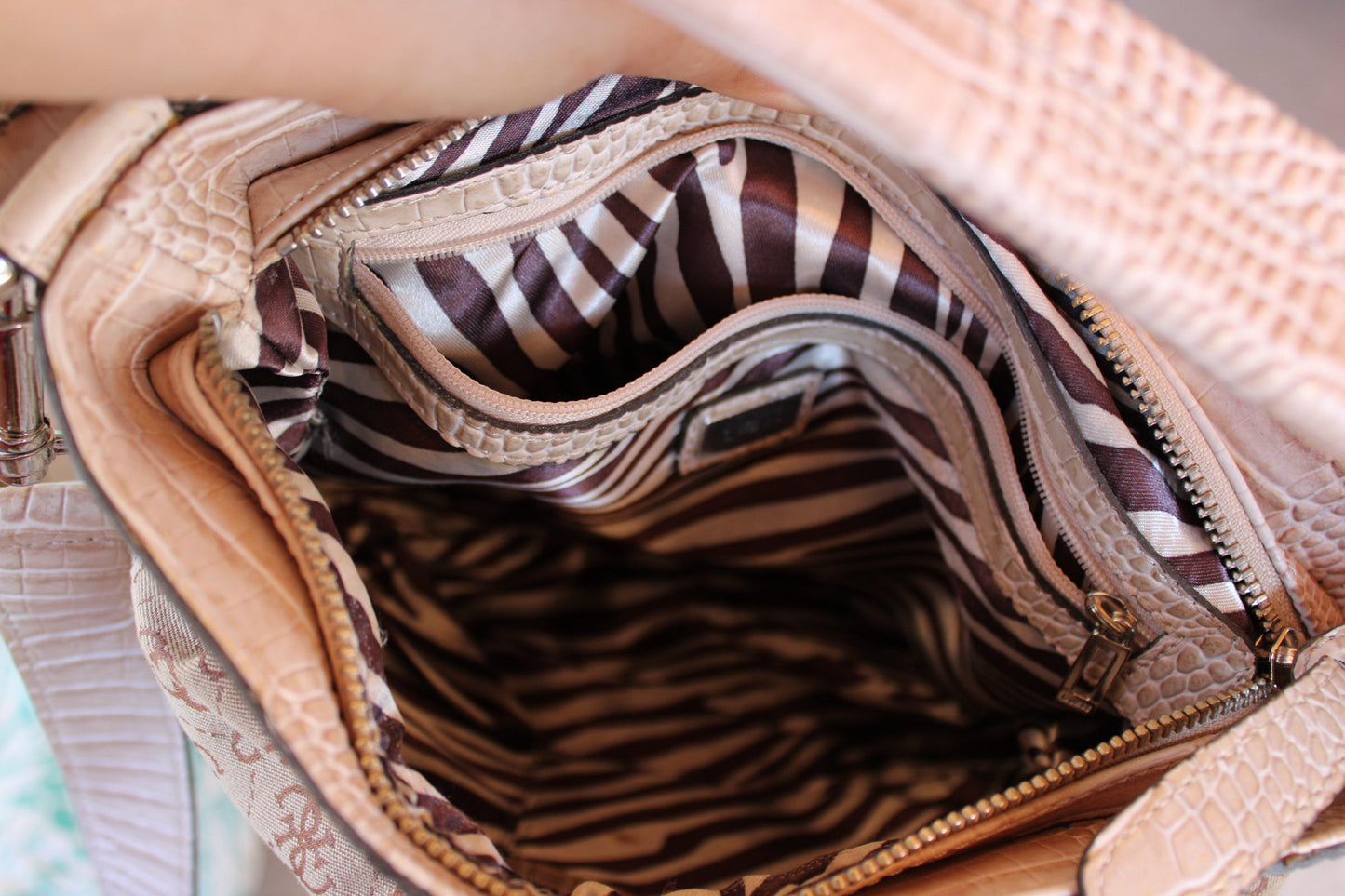 Buckle Monogram Guess Bag