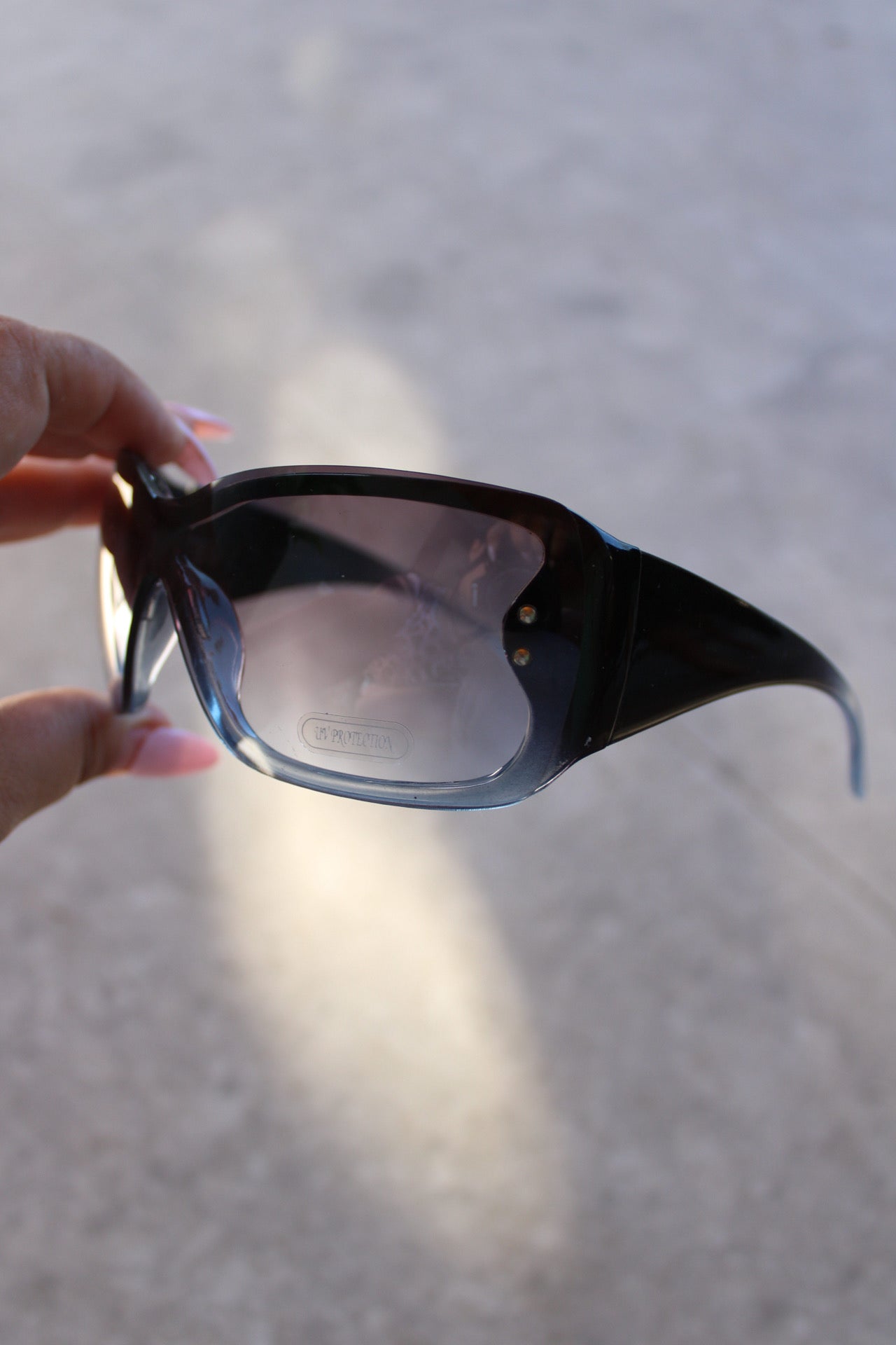 Square Shaped Ombre Sunglasses